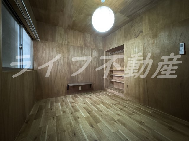 御厨東2丁目　貸家の内装|明るい色調の室内です