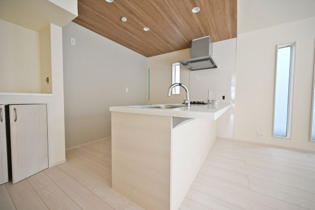 ブルーミングガーデン浜甲子園2丁目新築一戸建て│3LDK+並列駐車2台可の前面道路含む現地写真|前面道路幅員26.8ｍ