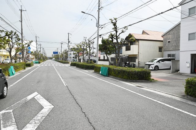 ブルーミングガーデン浜甲子園2丁目新築一戸建て│3LDK+並列駐車2台可の前面道路含む現地写真|前面道路幅員26.8ｍ