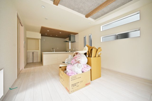 ブルーミングガーデン浜甲子園2丁目新築一戸建て│3LDK+並列駐車2台可の外観|阪神甲子園駅が最寄り駅になります。甲子園浜からも近く海の香りを感じることができる立地です。