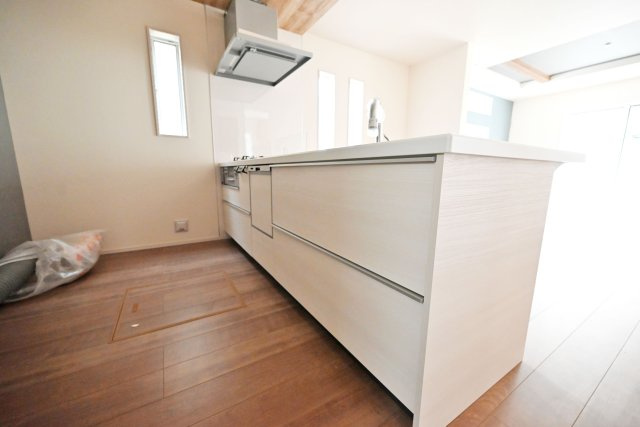 ブルーミングガーデン浜甲子園2丁目新築一戸建て│3LDK+並列駐車2台可（制限有）の前面道路含む現地写真|前面道路幅員26.8ｍ