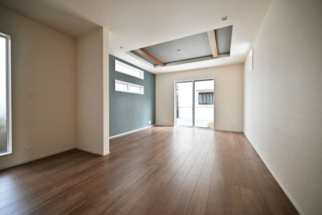 ブルーミングガーデン浜甲子園2丁目新築一戸建て│3LDK+並列駐車2台可（制限有）の外観|現在建築中、建築の様子を見学したい方はいつでもお気軽にお問い合わせください。