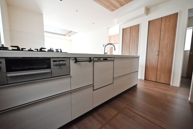 ブルーミングガーデン浜甲子園2丁目新築一戸建て│3LDK+並列駐車2台可（制限有）の外観|安心の耐震等級3、制震ダンパー設置物件です。詳しくはお気軽にお問い合わせください。