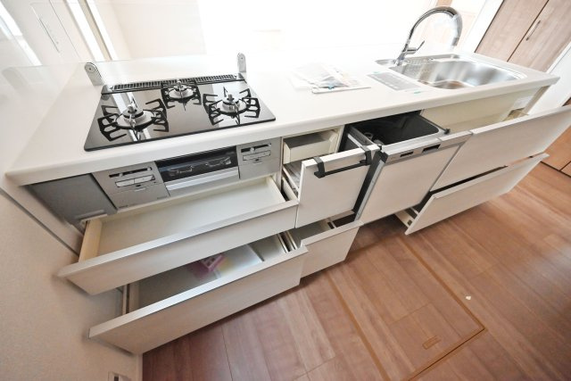 ブルーミングガーデン浜甲子園2丁目新築一戸建て│3LDK+並列駐車2台可（制限有）の外観|1号棟・2号棟両方の協定通路部分になります。	