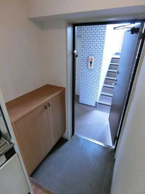 日興パレス武蔵関の玄関