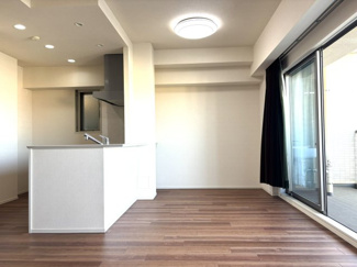 【キッチン】 | ひばりが丘フィールズ2番街 | 12.5帖の横長キッチンです。窓付きで換気◎