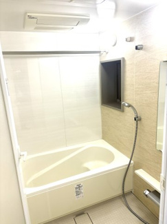 【浴室】 | ひばりが丘フィールズ2番街 | 浴室にも窓がついております。