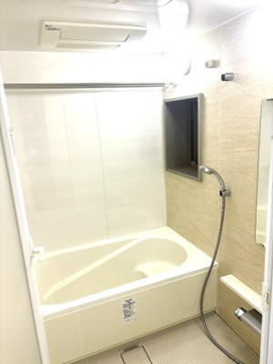 【浴室】 | ひばりが丘フィールズ2番街 | 浴室にも窓がついております。