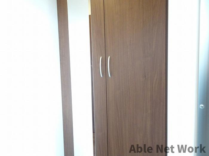 フォレストメゾン堀割の玄関|姿見付きシューズボックス