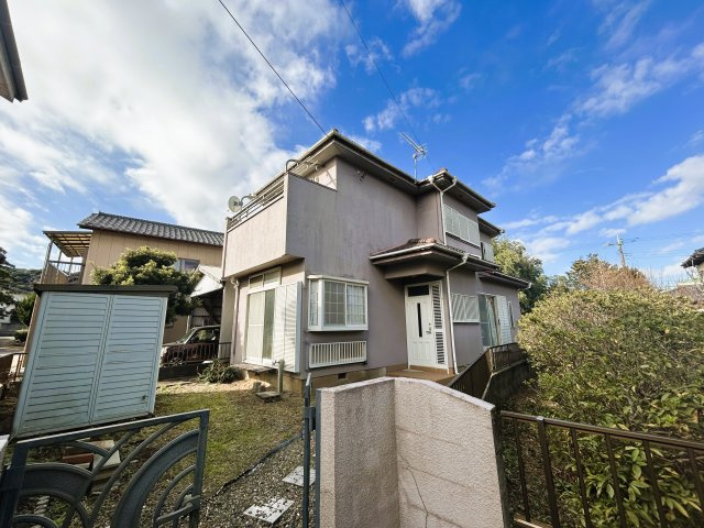 東庄町石出 石出堰親水公園近接 4LDK 庭付き戸建の外観|明るい外観。お庭でガーデニングも楽しめます。