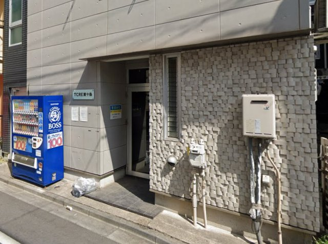 TCRE東十条のエントランス