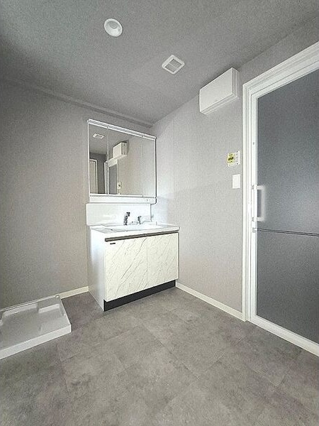 GRAN DUKE伝馬町の洗面所