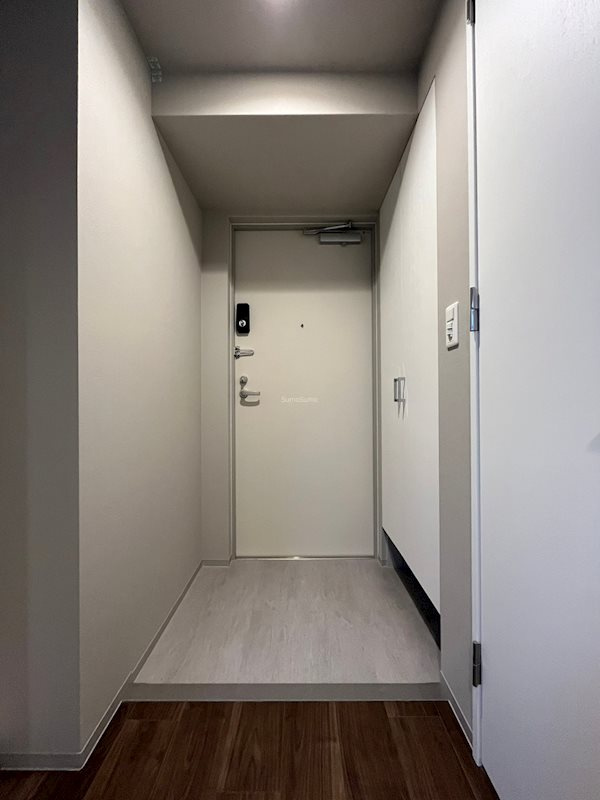 WORVE大阪本町の玄関