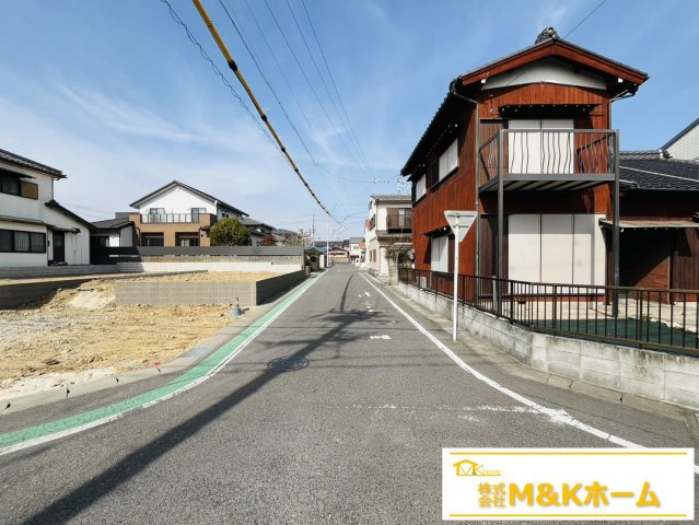 半田市花田町1丁目　全2棟　2号棟の前面道路含む現地写真|Ｒ8.2.24撮影　東側前道約5.9ｍ！
