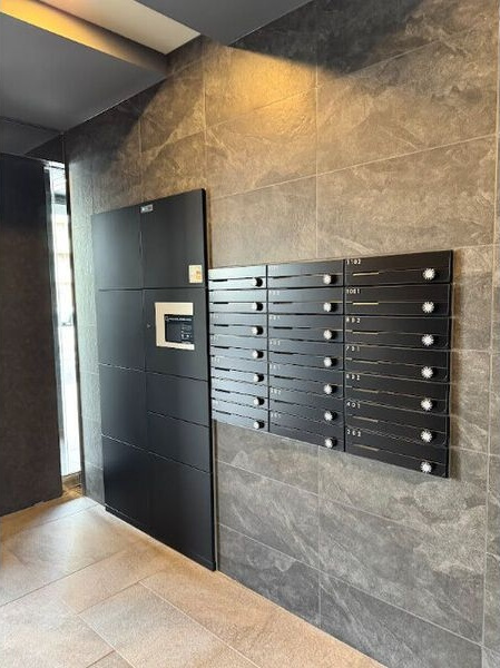 GRAN DUKE伝馬町のエントランス