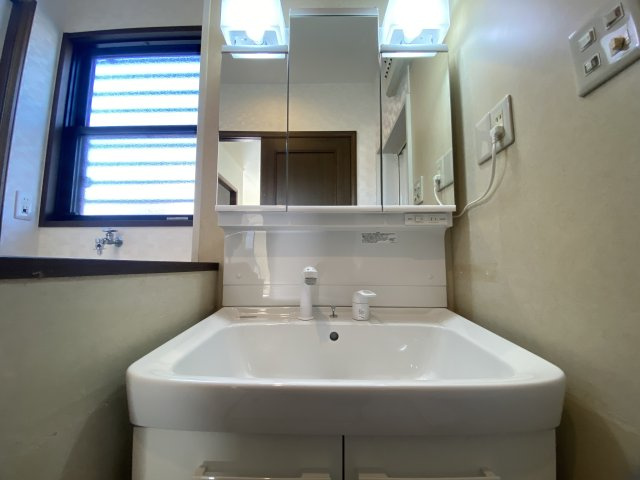 川越市かすみ野中古戸建の独立洗面台