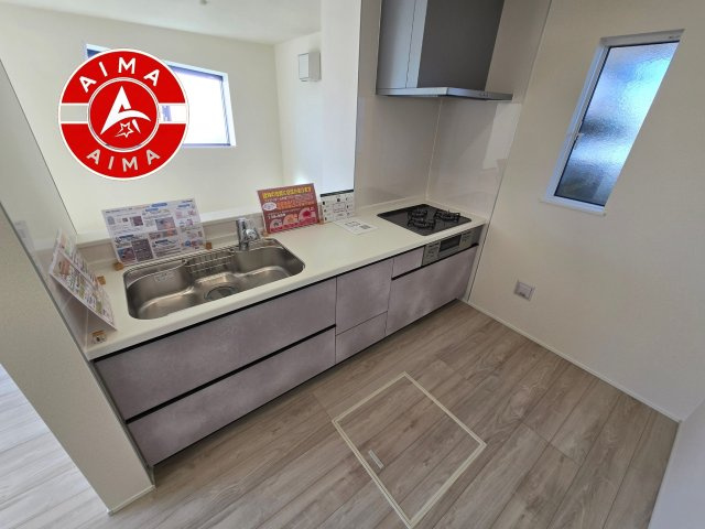 福岡市南区屋形原2丁目第1-4棟（3号棟）の内観：施工例|ご家族を近くに感じられる対面キッチンのLDK。会話もはずみそうですね。