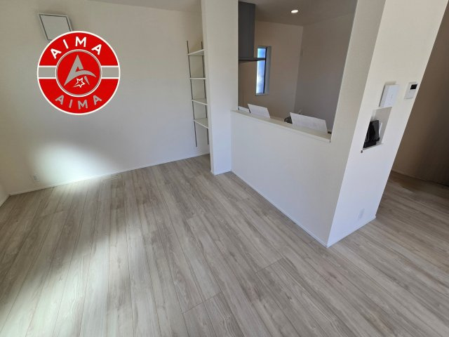 福岡市南区屋形原2丁目第1-4棟（3号棟）の内観：施工例|ダイニングテーブルへの配膳がラクラク、お料理はかどるカウンター付きシステムキッチン！