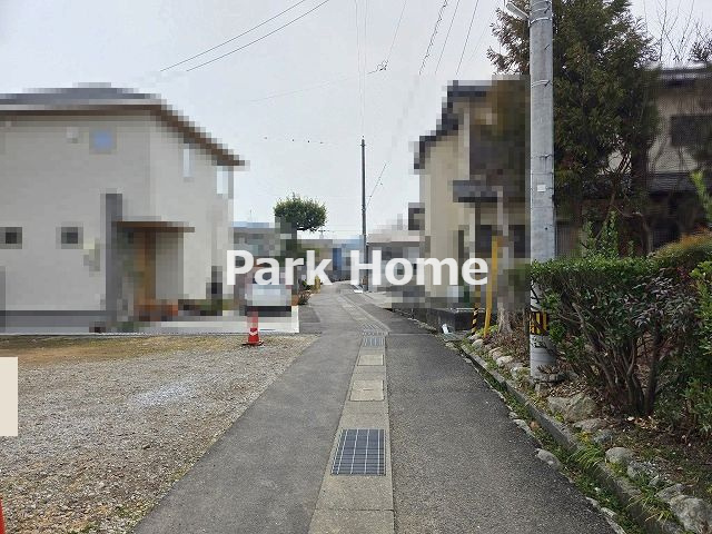 高知市朝倉本町2丁目（南）新築戸建ての前面道路含む現地写真