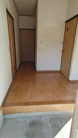 ６１９９６　羽島市竹鼻町蜂尻中古戸建ての玄関