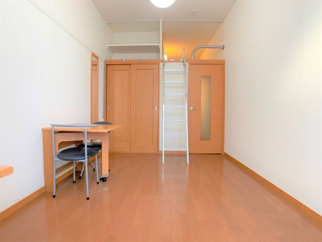 レオパレスセントラルトワードの居間・リビング|ゆったり過ごせるリビングです