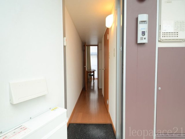 レオパレスコスモスの玄関|設備・仕様は号室により異なる為、現況を優先致します。