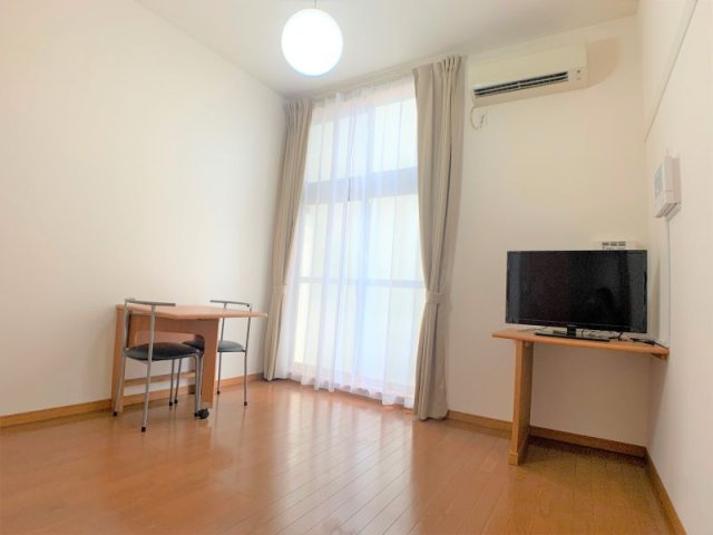 レオパレスコスモスの居間・リビング|設備・仕様は号室により異なる為、現況を優先致します。