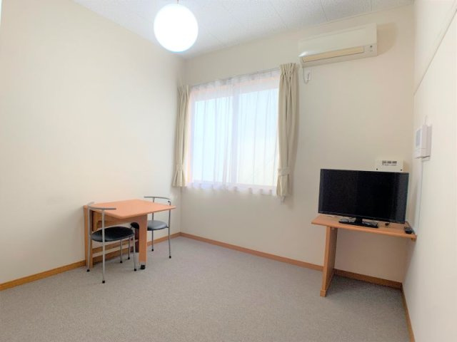 レオパレスコスモスの居間・リビング|設備・仕様は号室により異なる為、現況を優先致します。