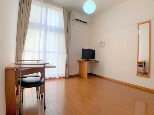 レオパレスコスモスの居間・リビング|設備・仕様は号室により異なる為、現況を優先致します。