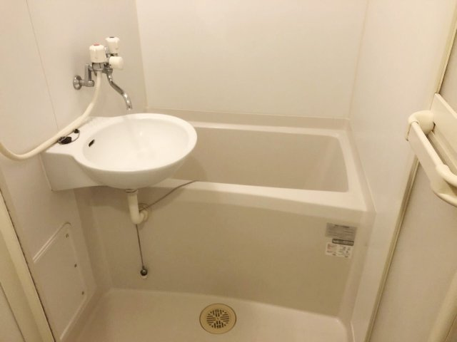 レオパレス蓮町の浴室|落ち着いた空間のお風呂です