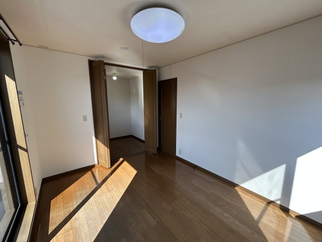 小松島市金磯町中古戸建の洋室