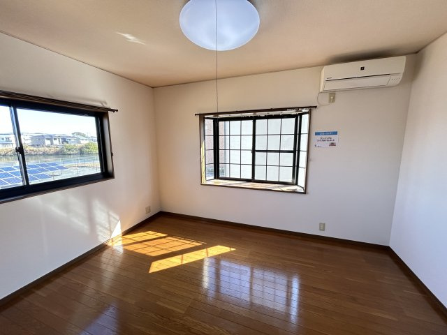 小松島市金磯町中古戸建の洋室