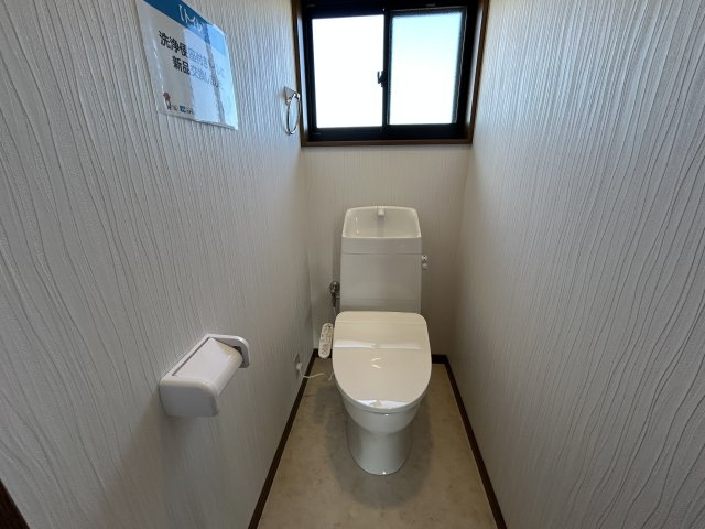 小松島市金磯町中古戸建のトイレ