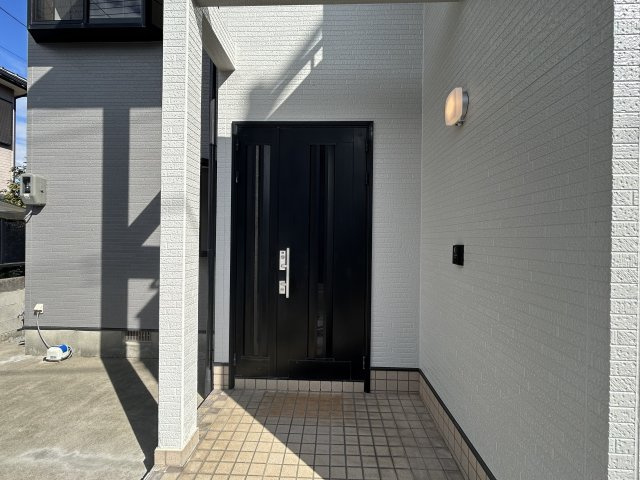 小松島市金磯町中古戸建の玄関