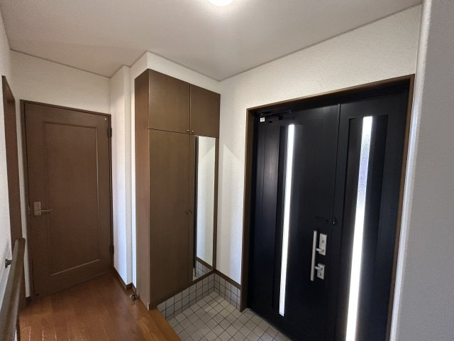 小松島市金磯町中古戸建の玄関