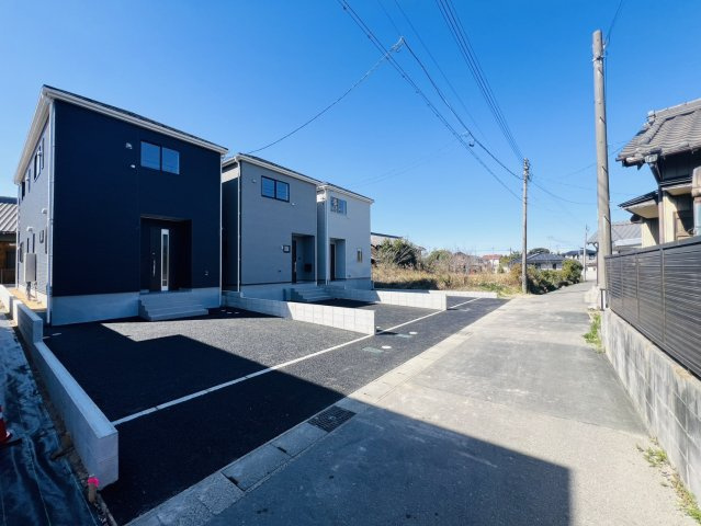 高浜市向山町5丁目8-38『仲介手数料無料』新築戸建ての前面道路含む現地写真