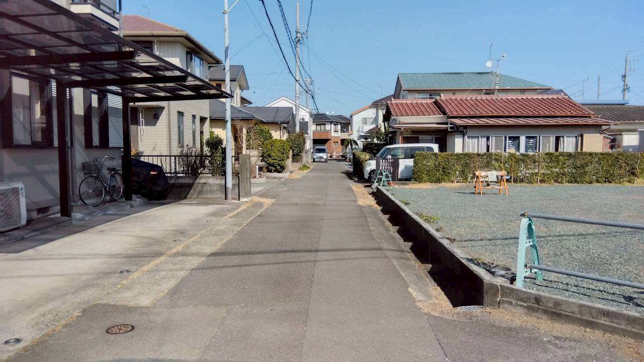 売地の前面道路含む現地写真