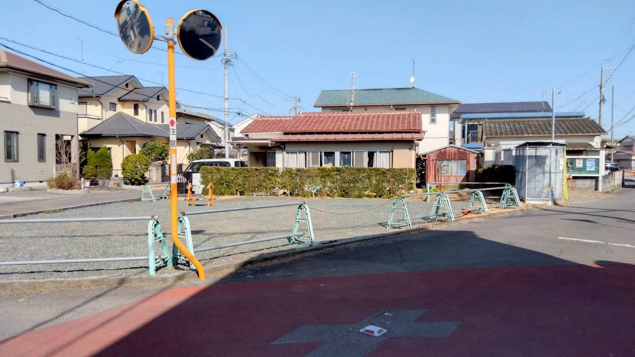 売地の前面道路含む現地写真