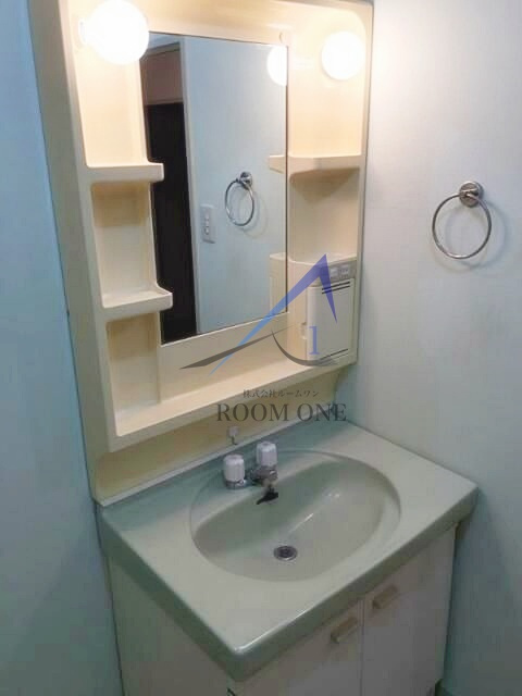 メゾンクレールの洗面所|独立洗面台です。