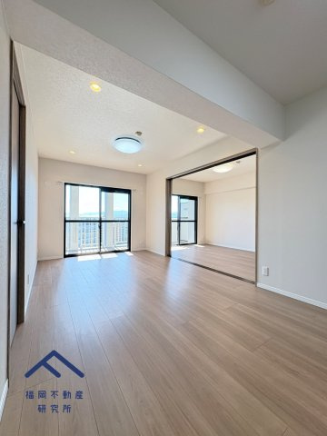 JGMベリテュード箱崎公園セカンドステージの居間・リビング