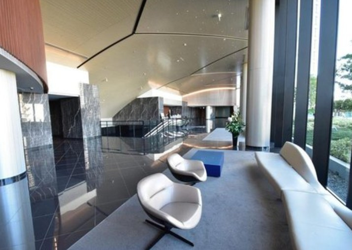 ドゥ・トゥール　ウエストのエントランス