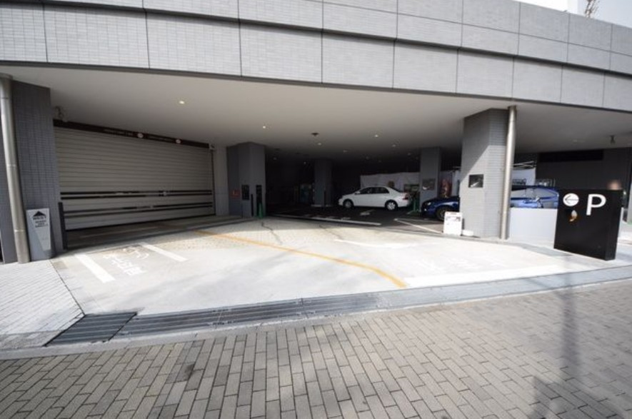 ドゥ・トゥール　ウエストのその他共用部分|車寄せ