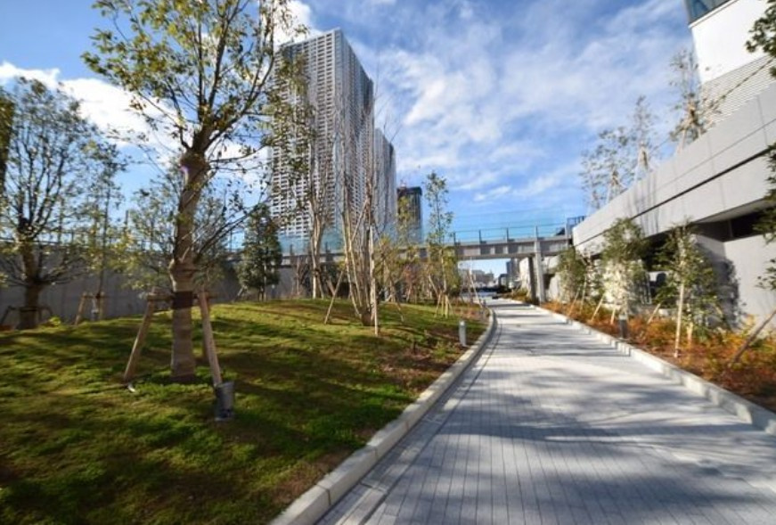 ドゥ・トゥール　ウエストの中庭