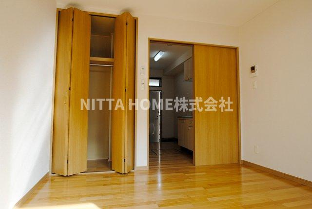 セルカ・デル・マールの玄関|洋室には収納がついていて便利です(*^^*)