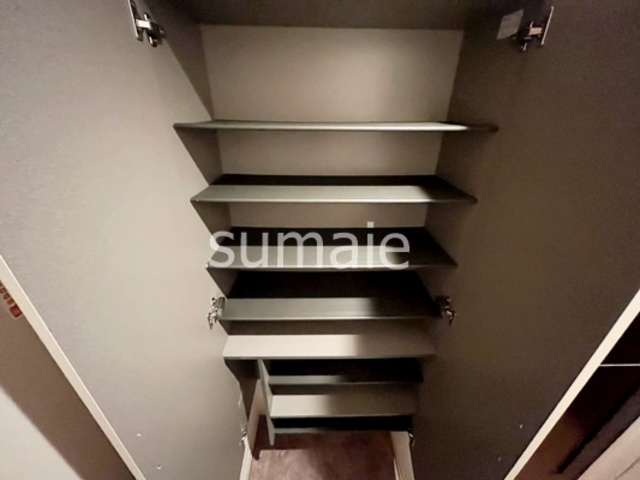 ロイヤルローズの玄関|シューズボックスあります！