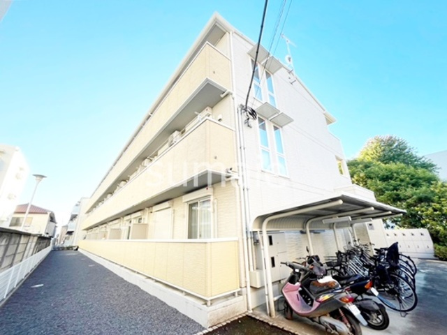 ロイヤルローズの外観|3階建てのアパート！