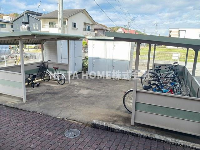 メゾンパルテール１の設備|駐輪場に外部物置も完備しています☆