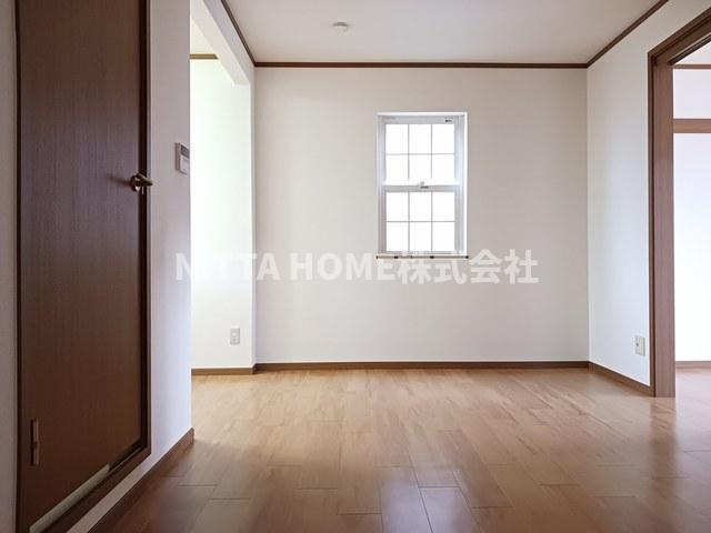 メゾンパルテール１の居間・リビング|全室フローリングの室内で快適です♪