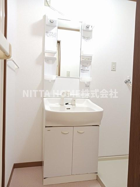 メゾンパルテール１の洗面所|シャワー付き洗面化粧台で身支度はバッチリ◎