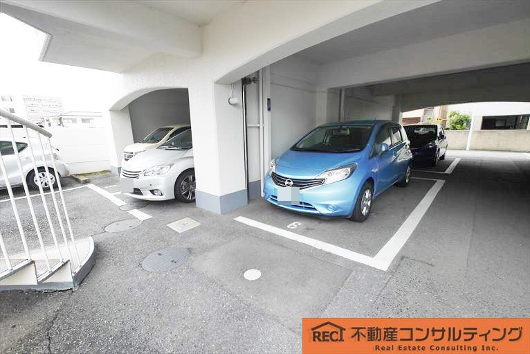 西宮ハウスの駐車場